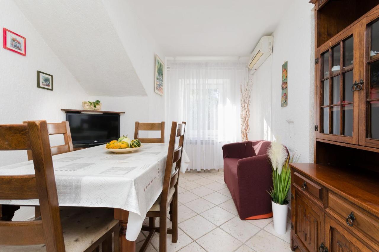Apartment Josip Plomin Eksteriør billede